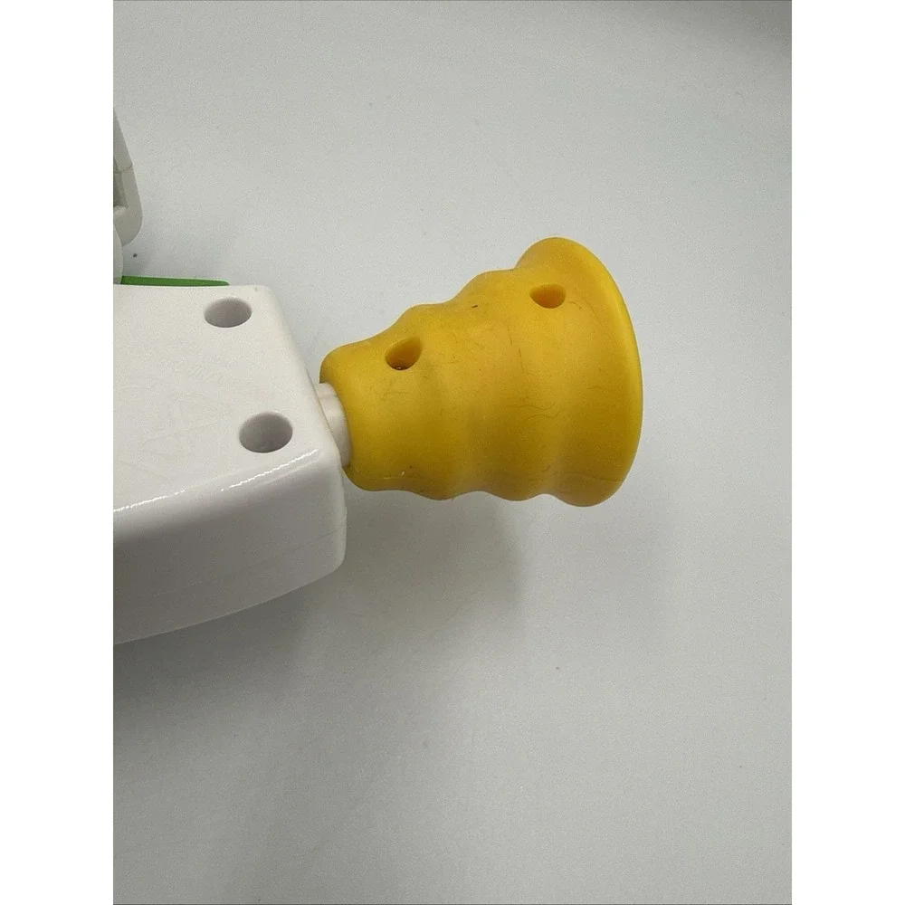 Bop It! White Talking Handheld Game With Shout 2008 Hasbro C-290B